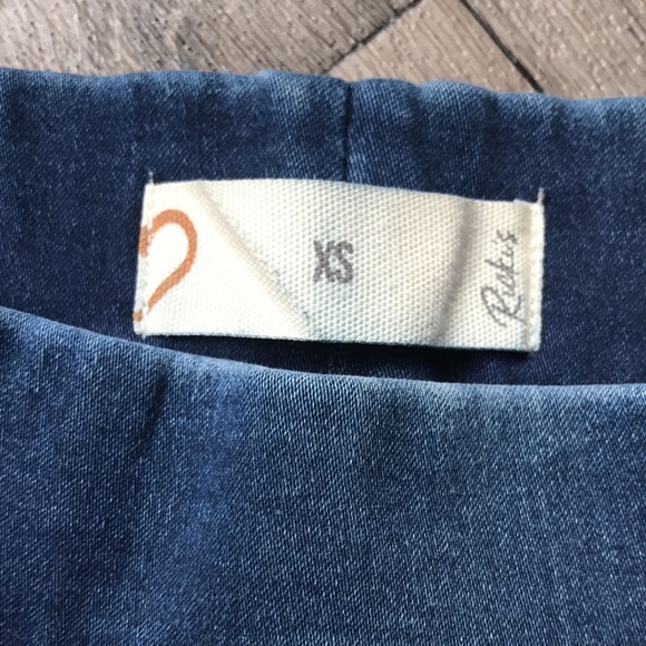 Ricki’s XS Dark Wash Denim Capris - Picture 3 of 4